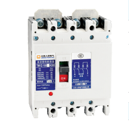 直流断路器TM1Z-100/4P适用于额定电压至DC1000V,额定电流100A的直流电网电路中,直流断路器具有过载长延时保护、短路瞬时保护功能,用来分配电能和保护线路及电源设备免受过载、短路等故障的危害。 直流断路器也可以用于太阳能发电系统,工作电压最高可达DC1000V,可迅速分断直流配电系统的故障电流,保护太阳能发电系统中的重要器件-光伏模块免受直流侧反向电流和逆变器故障导致的交流侧反馈电流的危害,保证太阳能光伏发电系统的可靠运行。直流断路器的操作机构具有快速闭合和快速分断功能,结构紧凑,体积小,使